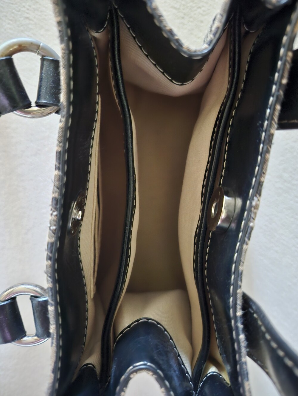 Liz Claiborne Structured Beige and Black Small Bag - Picture 5 of 8